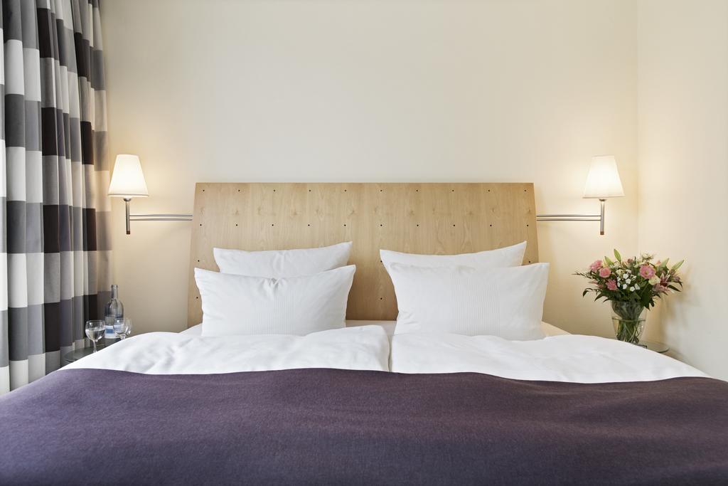 Hotel Kleines Meer Waren  Zimmer foto